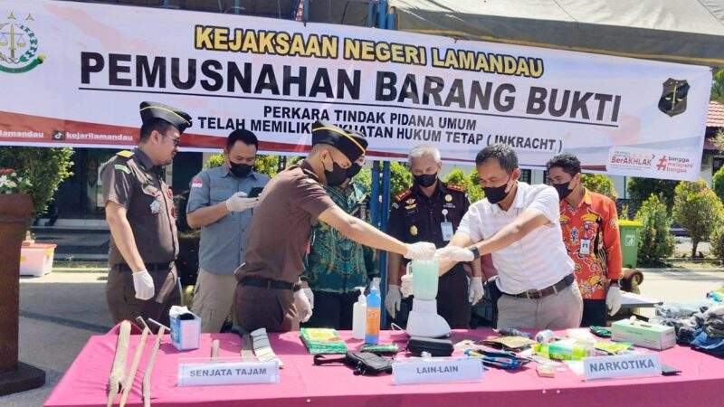 Kejari Lamandau Musnahkan Barang Bukti 34 Perkara Inkracht